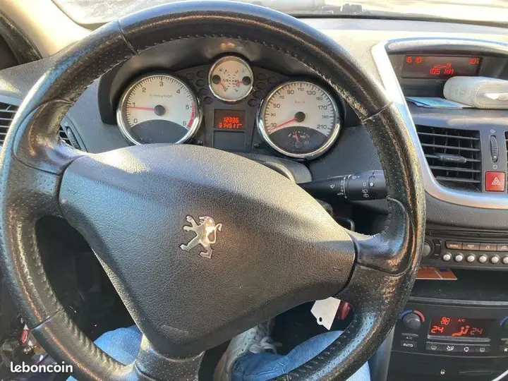 Peugeot 207 2009 photo 3