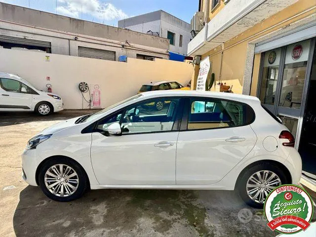 Peugeot 208 2019 photo 2