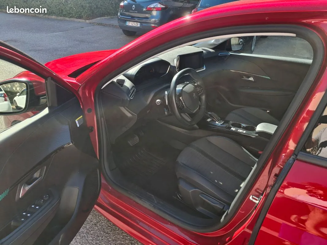 Peugeot 208 2020 photo 3