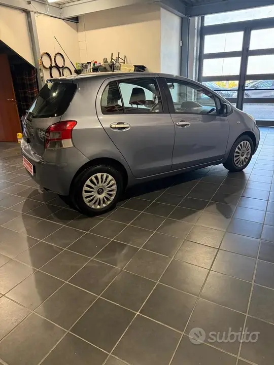 Toyota Yaris 2010 photo 4