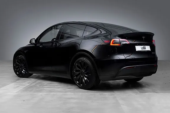 Tesla Model Y 2023 photo 5