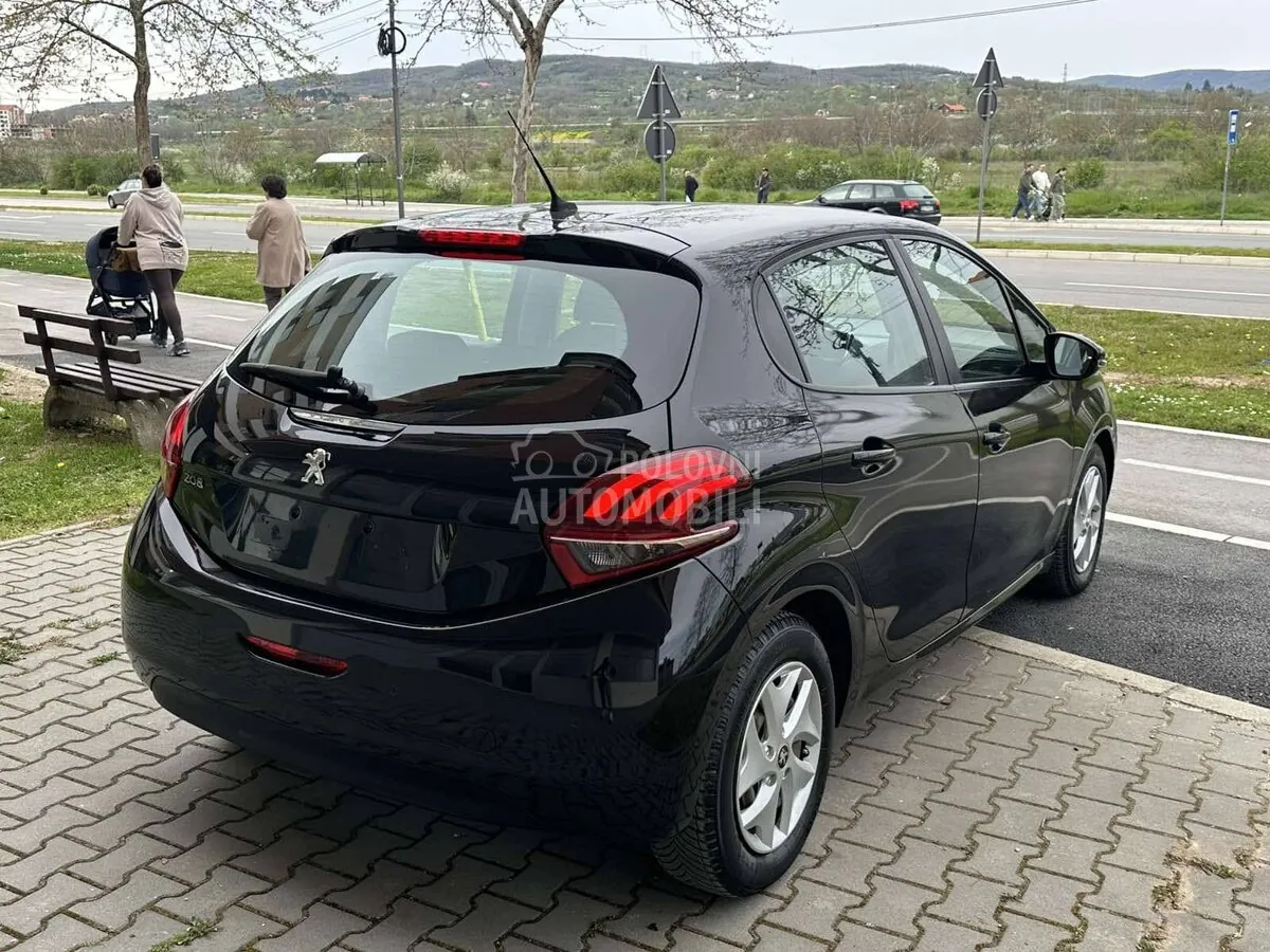 Peugeot 208 2018 photo 5