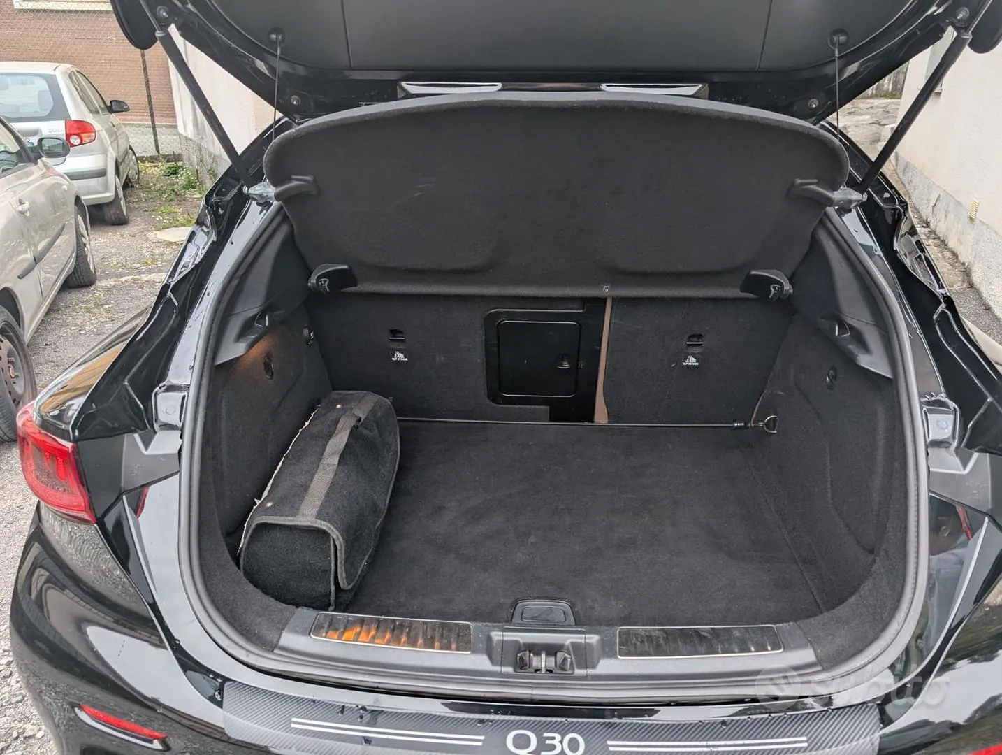 Infiniti Q30 2017 photo 5