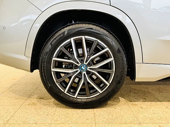 BMW Ix1 2025 photo 4
