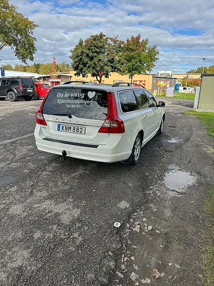 Volvo V70 2010 photo 2