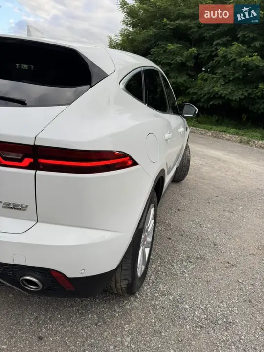Jaguar E-Pace 2018 photo 3