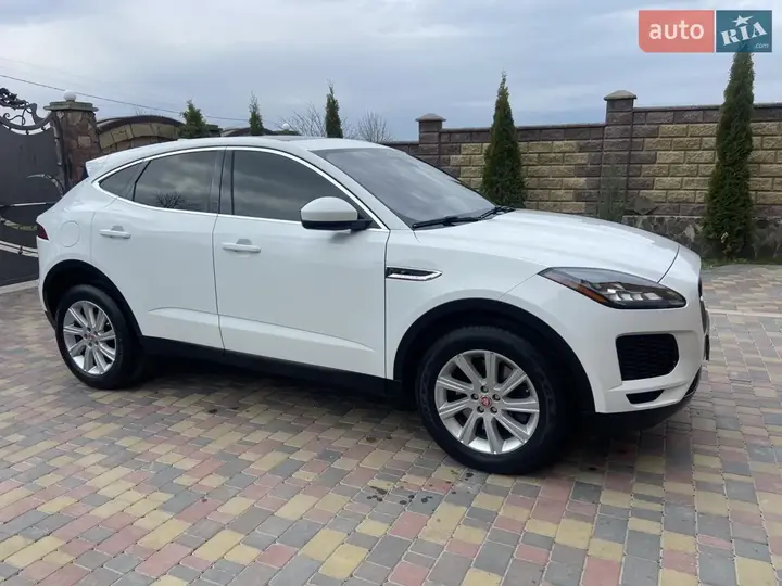 Jaguar E-Pace 2018 photo 2
