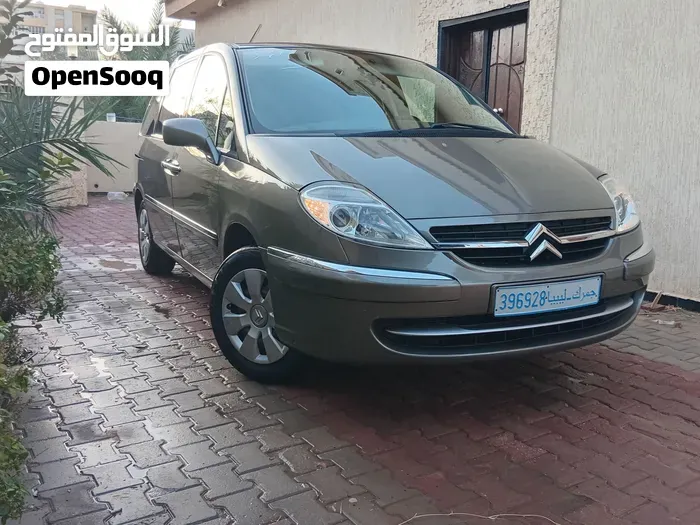 Citroen C8 2010 photo 2
