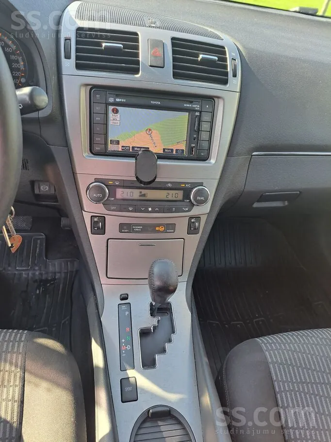 Toyota Avensis 2011 photo 4