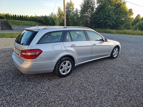 Mercedes-Benz E200 2010 photo 5
