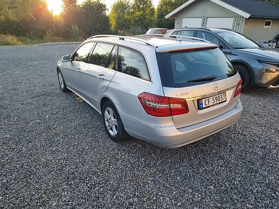 Mercedes-Benz E200 2010 photo 4