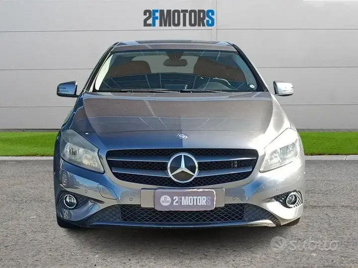 Mercedes-Benz A 180 2012 photo 2