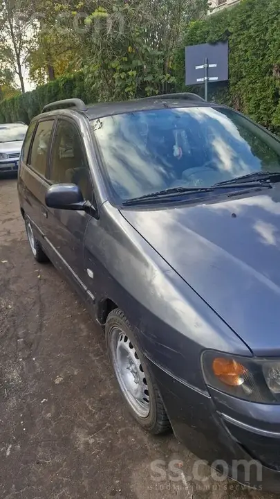 Mitsubishi Space Star 2004 photo 2