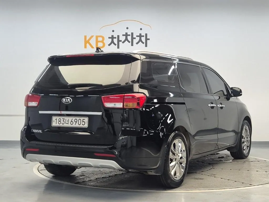 Kia Carnival 2017 photo 3