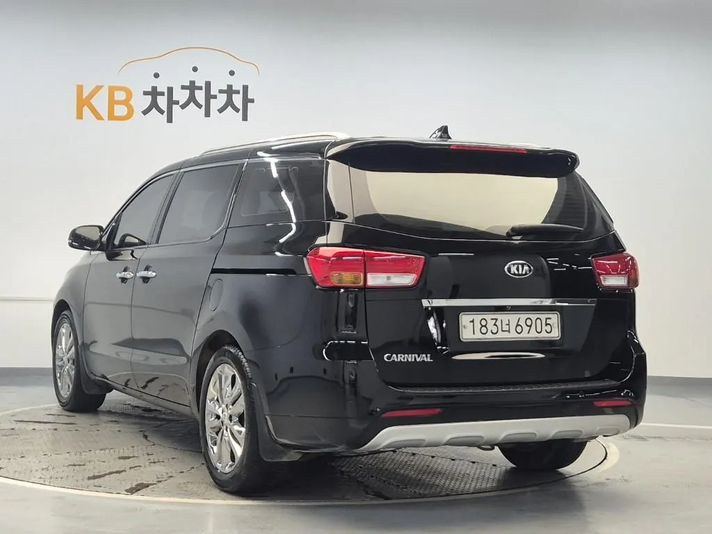 Kia Carnival 2017 photo 2