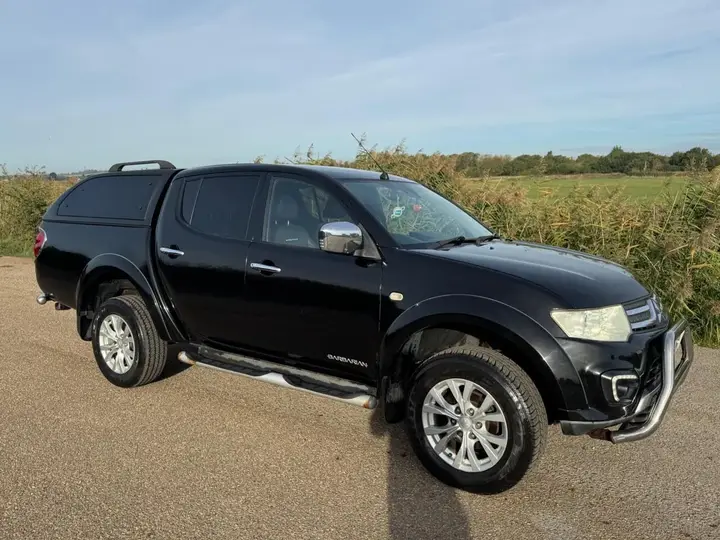 Mitsubishi L200 2015 photo 2