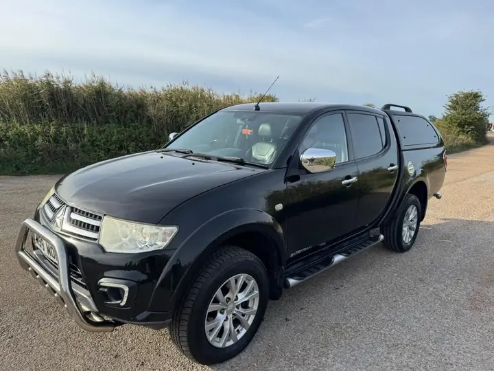 Mitsubishi L200 2015 photo 4