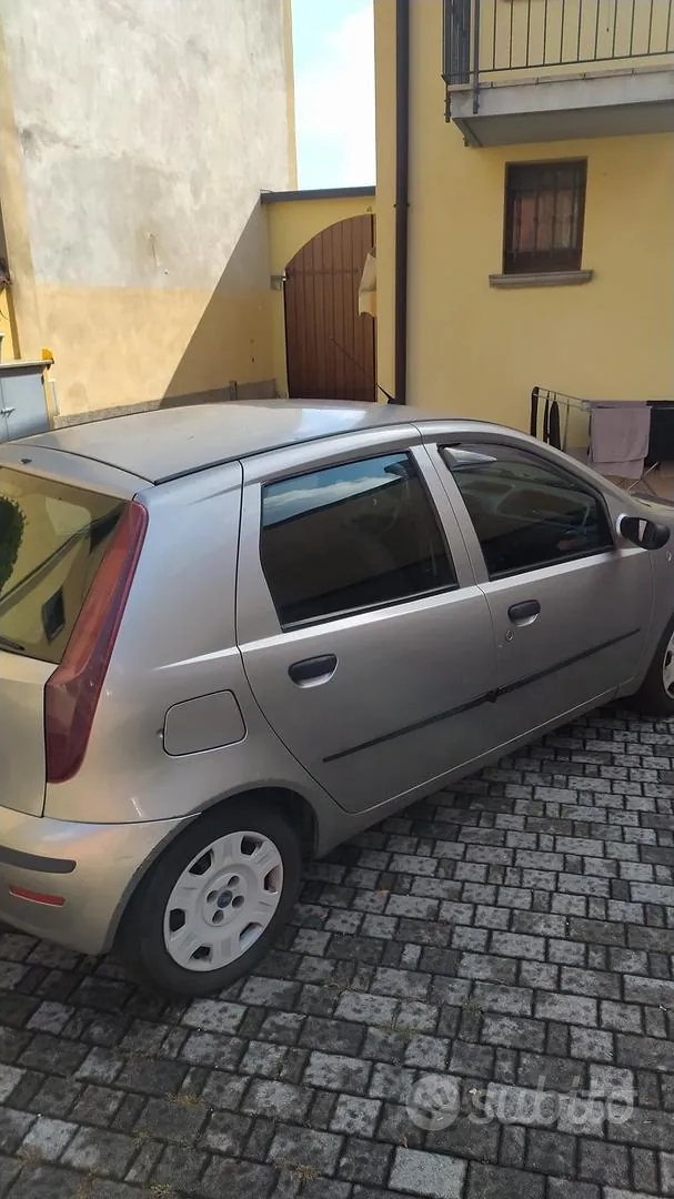 Fiat Punto 2006 photo 2