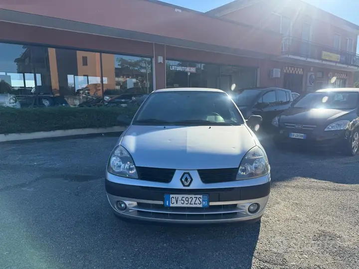 Renault Clio 2005 photo 2