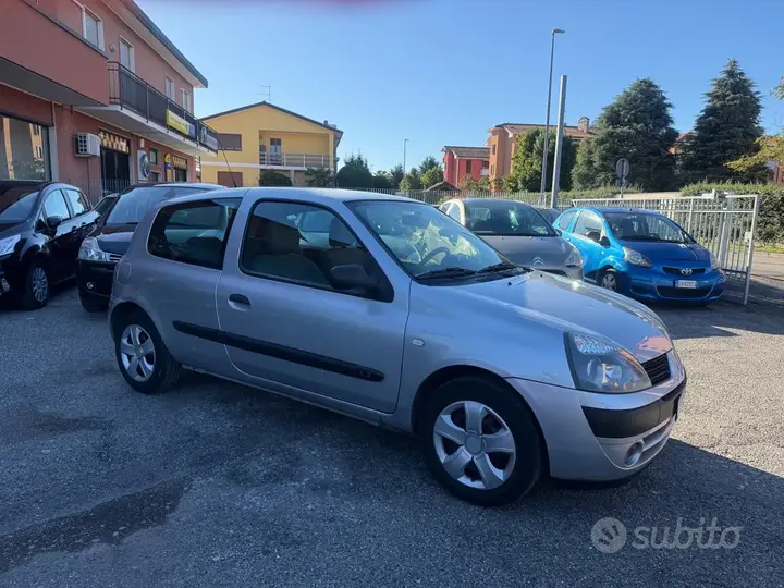 Renault Clio 2005 photo 3