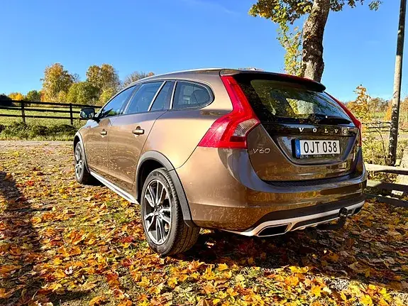 Volvo V60 Cross Country 2017 photo 3