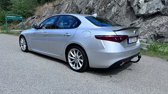 Alfa Romeo Giulia 2017 photo 4