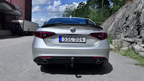Alfa Romeo Giulia 2017 photo 5
