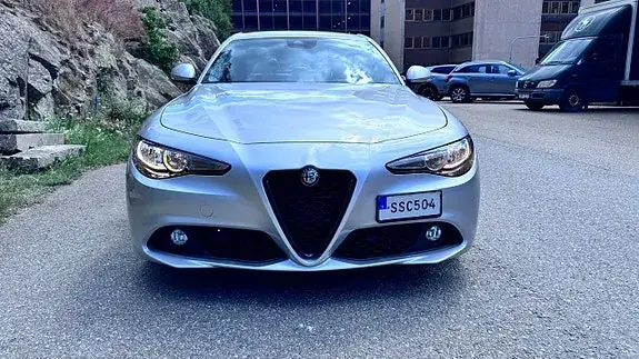 Alfa Romeo Giulia 2017 photo 3