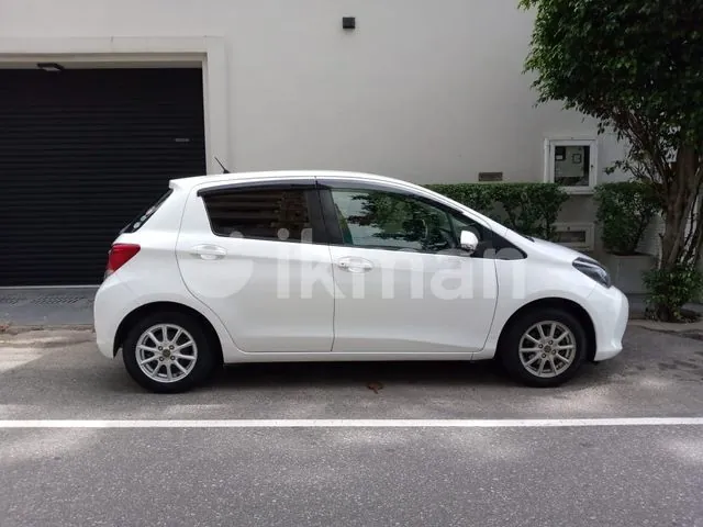 Toyota Vitz 2017 photo 3