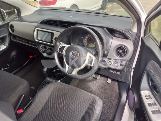 Toyota Vitz 2017 photo 5