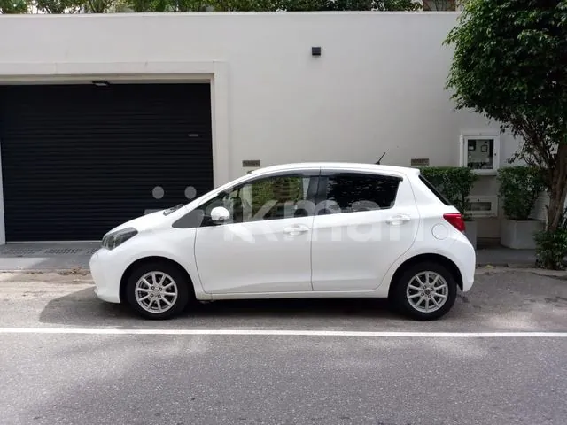 Toyota Vitz 2017 photo 4