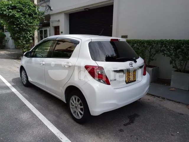 Toyota Vitz 2017 photo 2