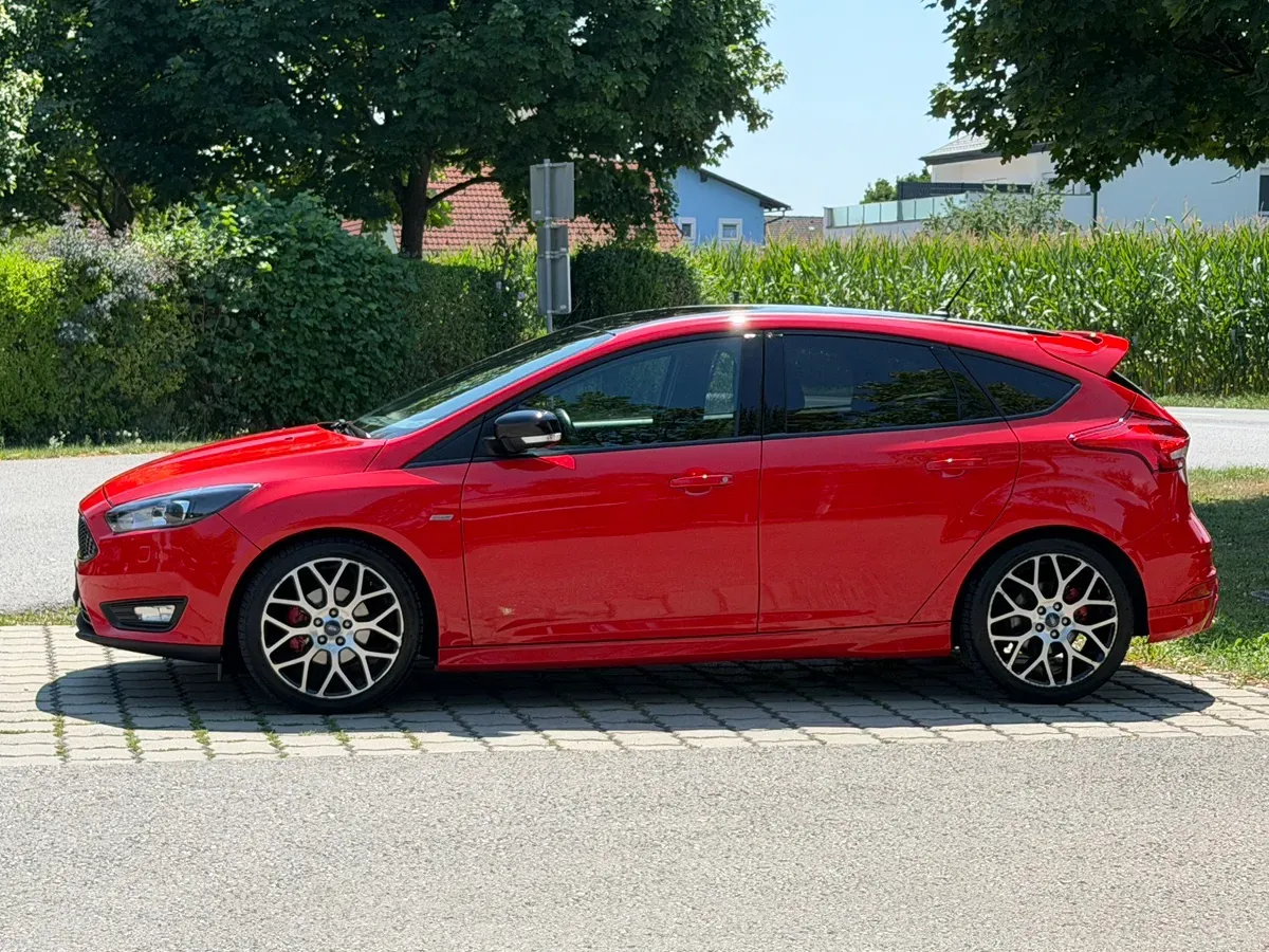 Ford Focus 2017 photo 2