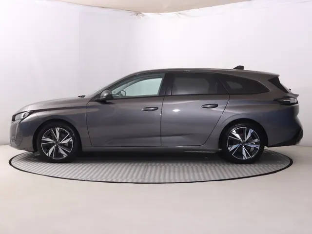 Peugeot 308 Sw 2023 photo 2
