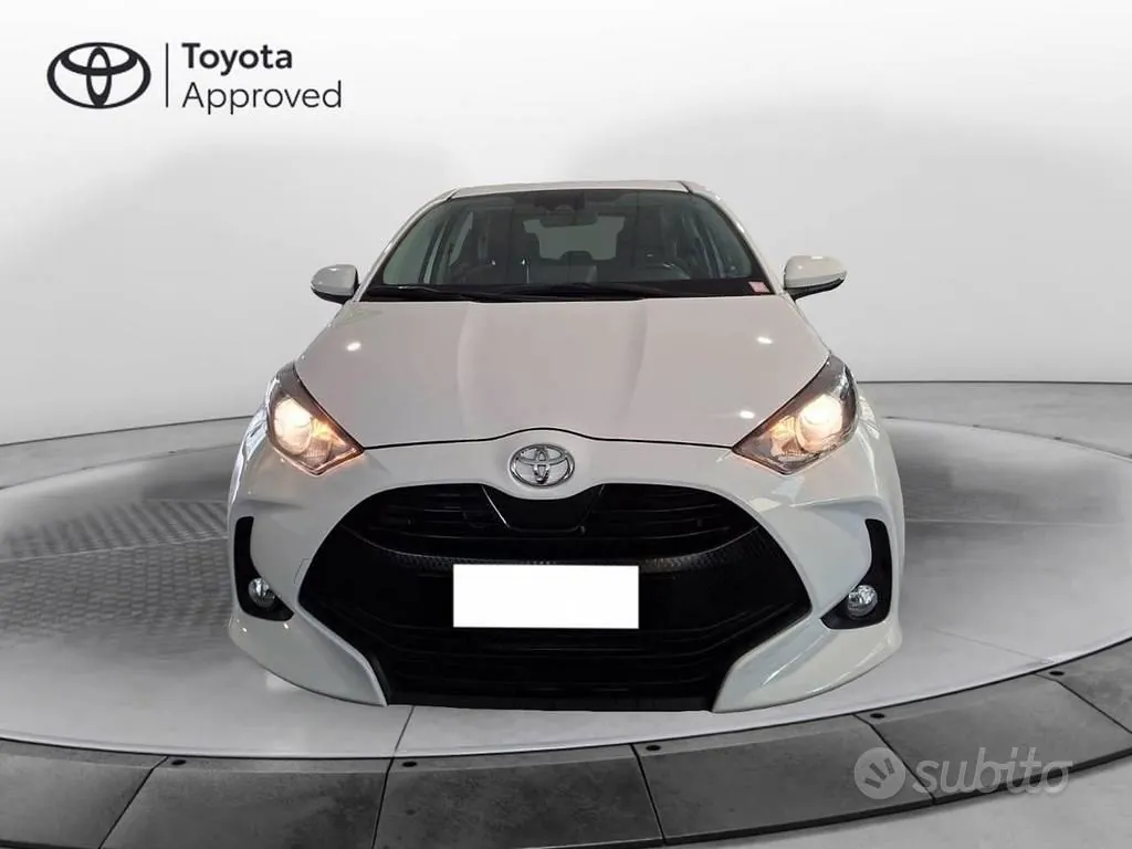 Toyota Yaris 2023 photo 2