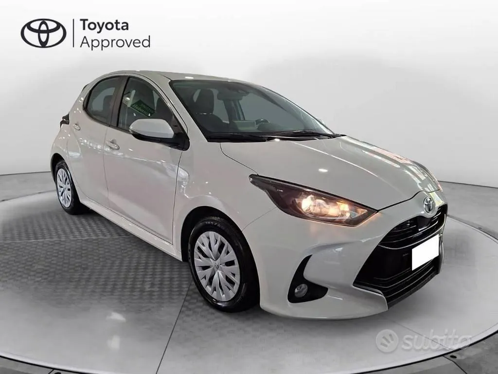 Toyota Yaris 2023 photo 3