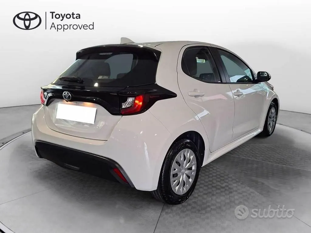Toyota Yaris 2023 photo 4