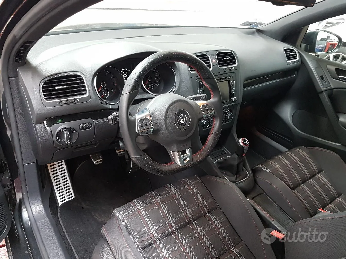 Volkswagen Golf 2010 photo 3