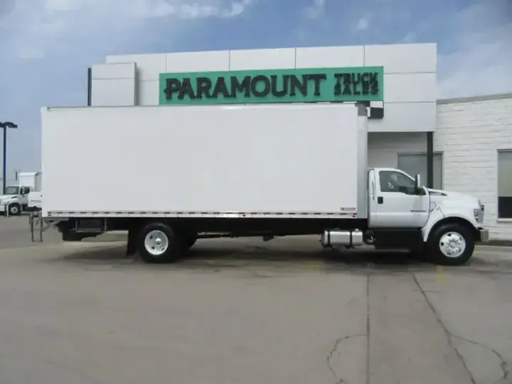 Ford F-750 2025 photo 2