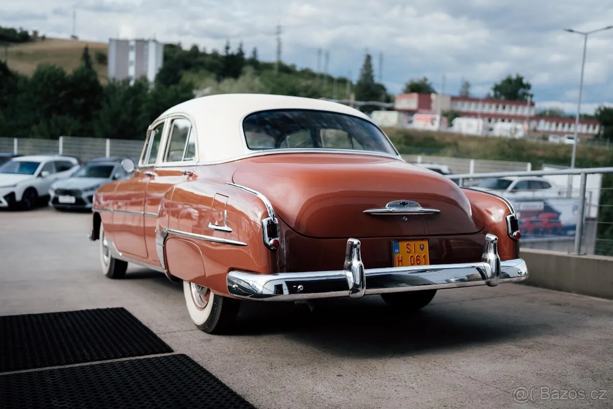 Chevrolet Styleline Deluxe 1952 photo 3