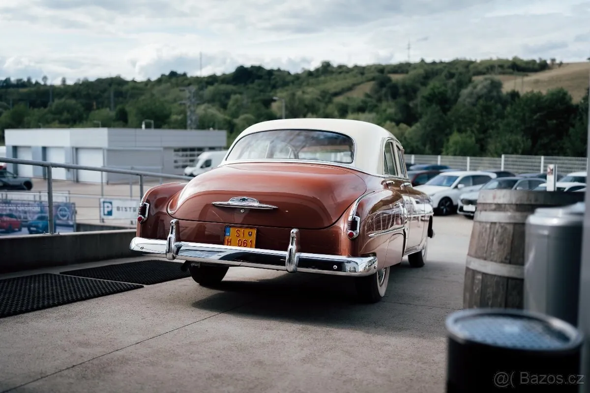 Chevrolet Styleline Deluxe 1952 photo 2