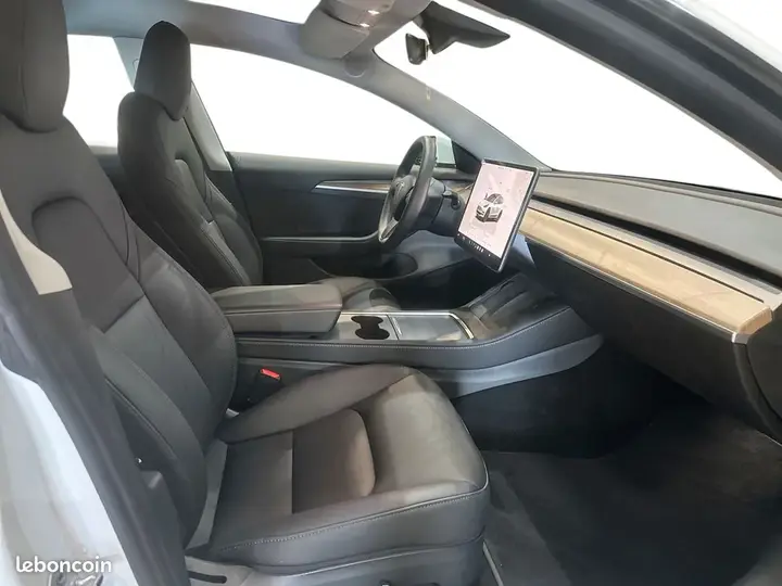 Tesla Model 3 2023 photo 4