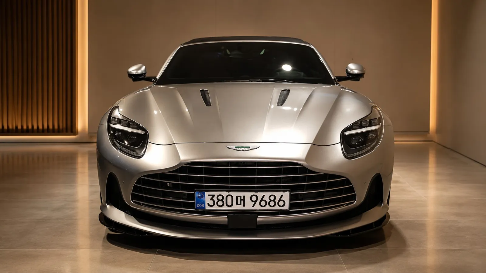 Aston Martin Db12