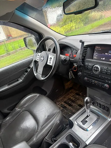 Nissan Navara 2011 photo 4