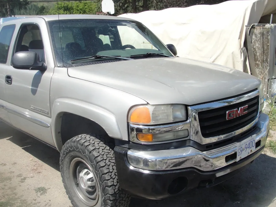 GMC Sierra 2500Hd 2004 photo 3
