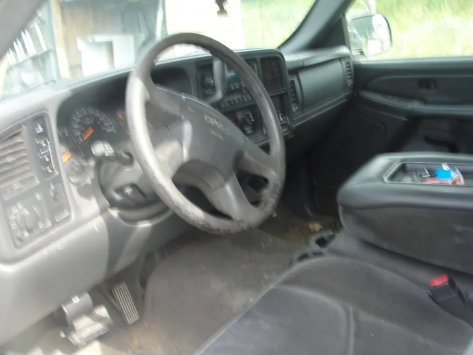 GMC Sierra 2500Hd 2004 photo 2