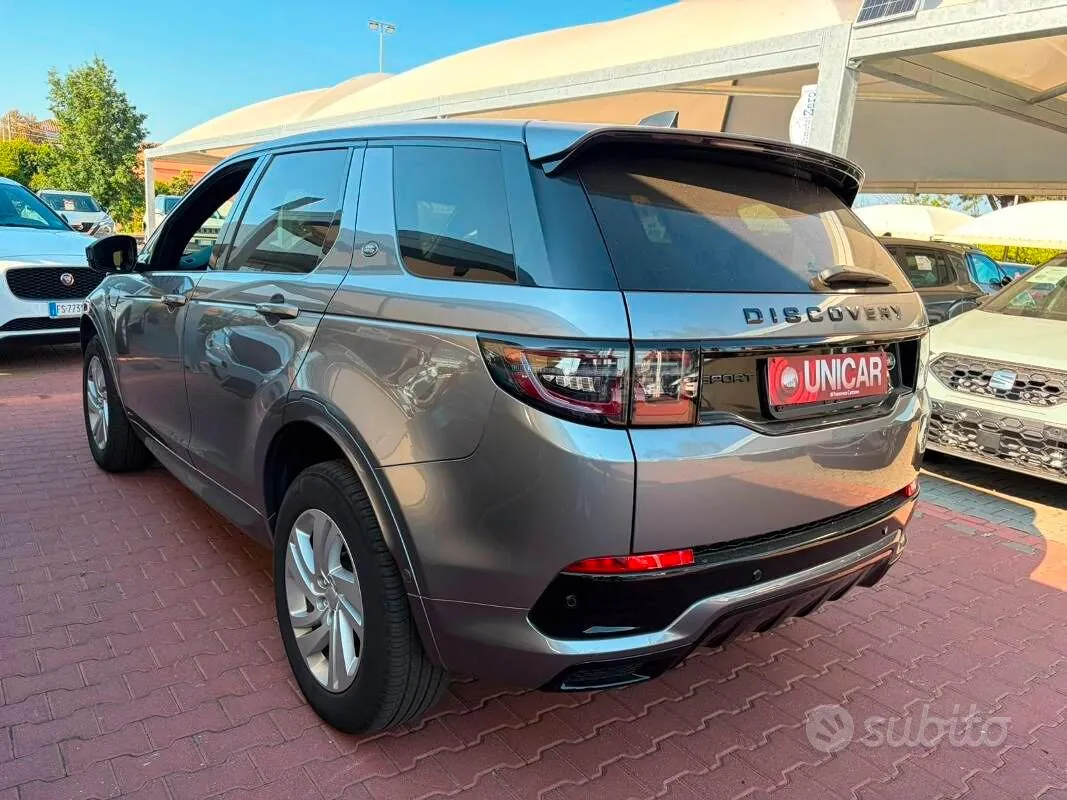 Land Rover Discovery Sport 2021 photo 4