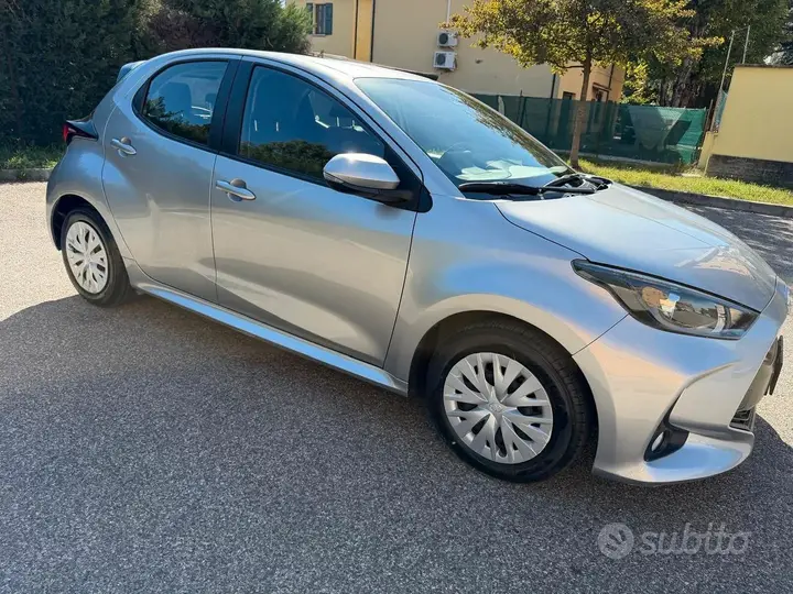 Toyota Yaris 2022 photo 2