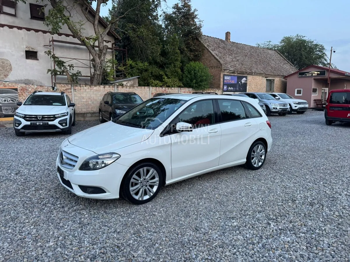 Mercedes-Benz B 180
