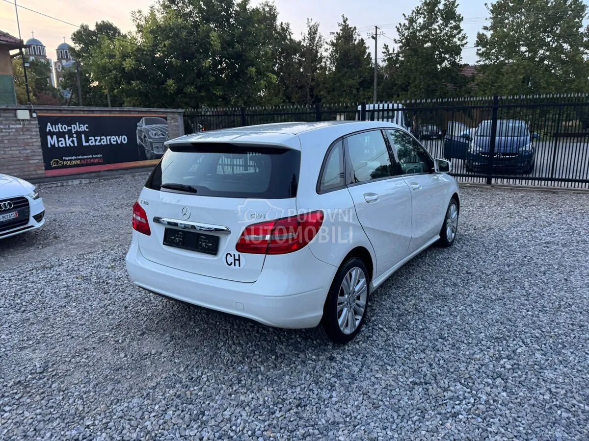 Mercedes-Benz B 180 2014 photo 5